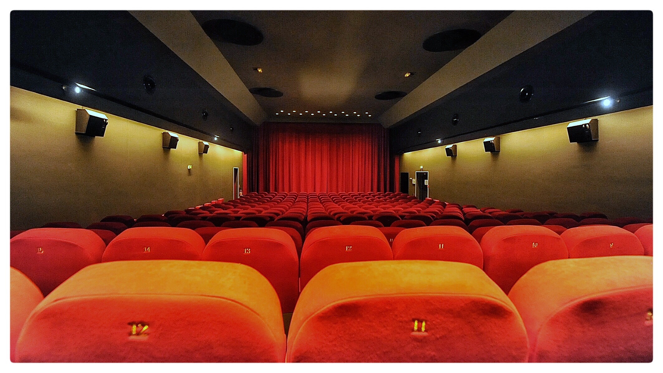 La Communauté d'Agglomération a profité de l'été pour procéder au changement des 329 fauteuils du cinéma intercommunal Le Cyrano
