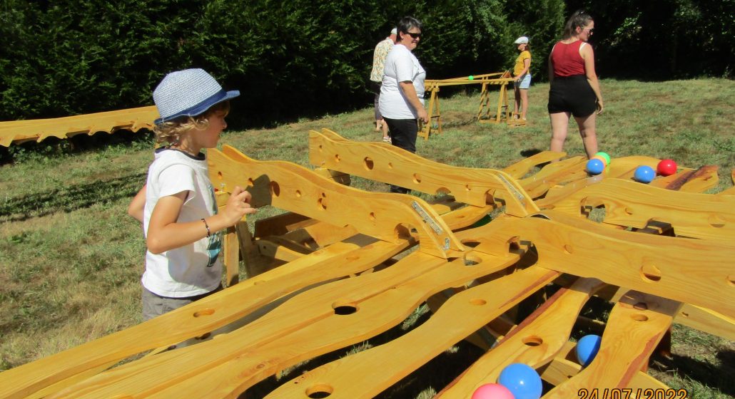 STRUK.TURES. Installation participative de jonglage asservi